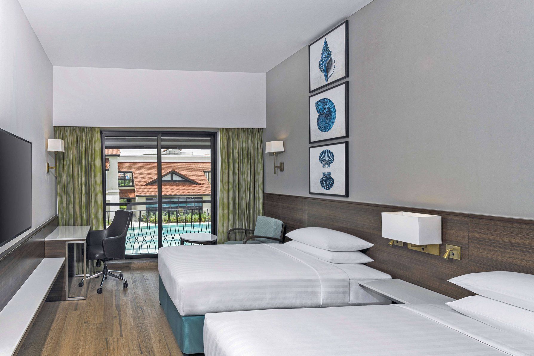 Twin/Twin Deluxe Pool View Guest Room