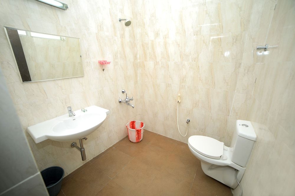 Mohan residency Deluxe Double Room 4