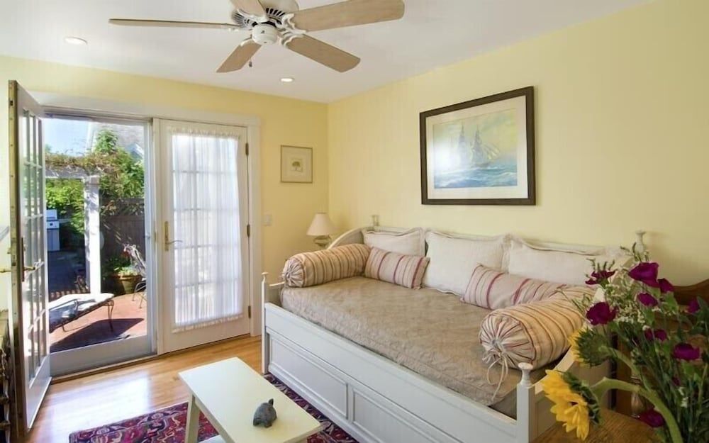 One Bed Apartment Room 1