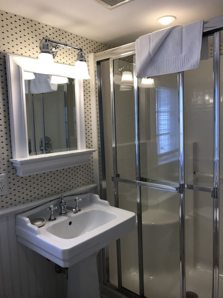 The Revere Guest House Falmouth Room 4 External Private Bath 4