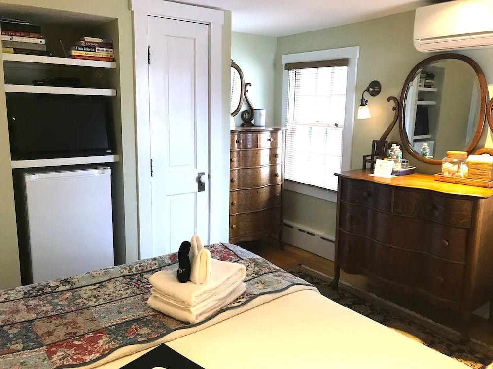 The Revere Guest House Falmouth Room 4 External Private Bath 5