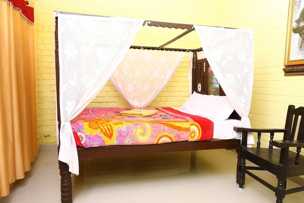 Royal House And Park