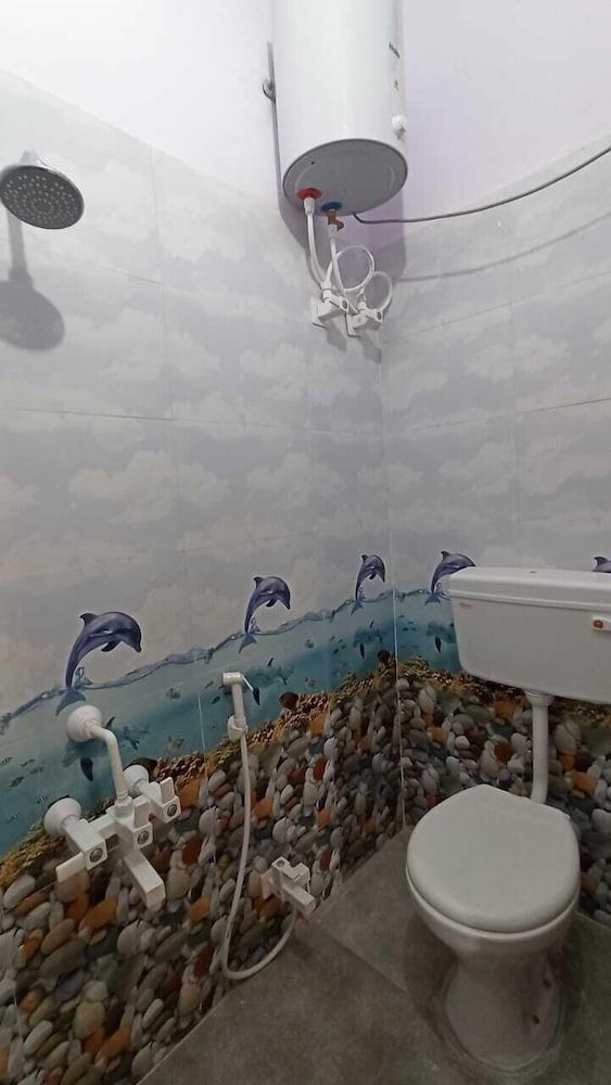 Anand Lok Vatika Deluxe Room With Indain Washroom 5