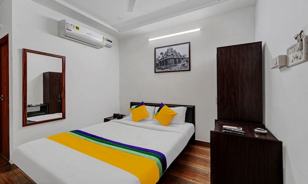 Itsy Hotels Coastal Grand De Heritage Economy Double Room 2