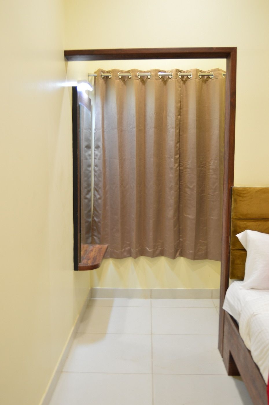 Vbis inn Compact Non AC 18