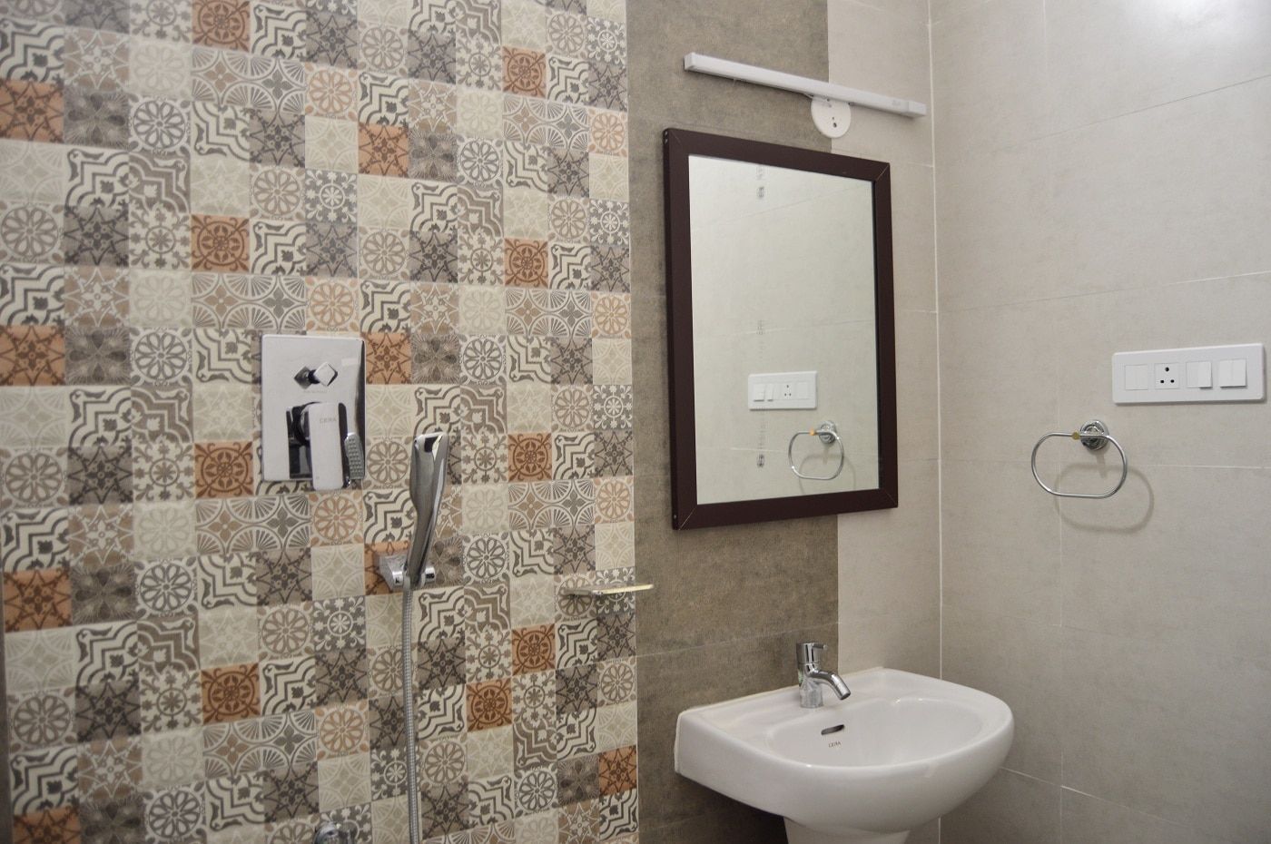 Vbis inn Compact Non AC 11