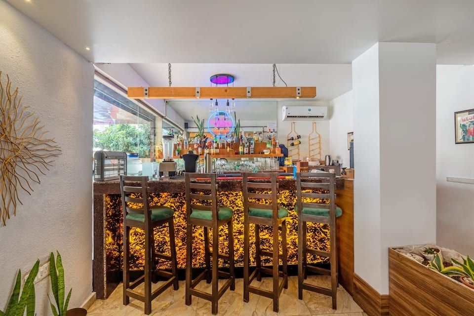 Food & Dining