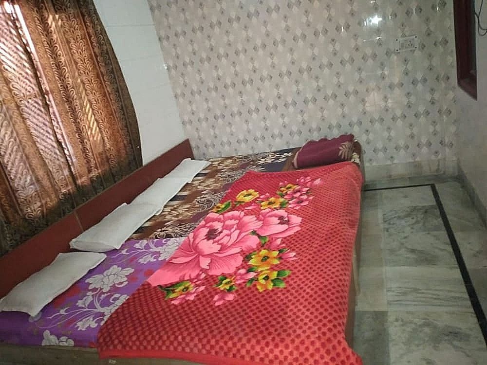 Goroomgo Gayatri Guest House Haridwar Deluxe Double Room, City View 4