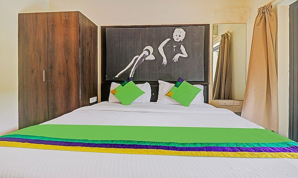 Treebo Aquamarine Arpora with POOL Deluxe Room With Balcony 15