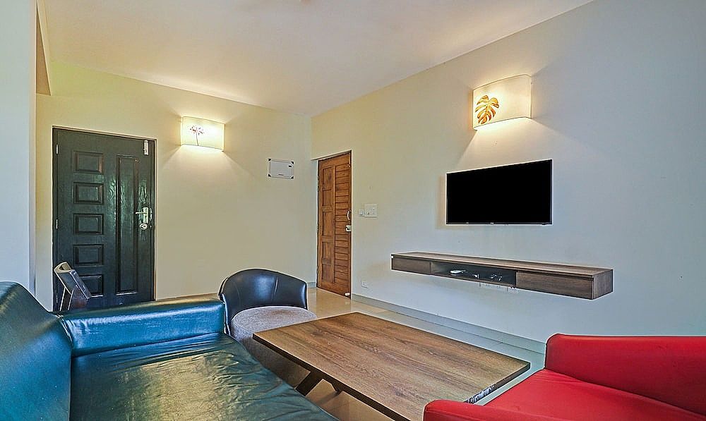 Treebo Aquamarine Arpora with POOL Deluxe Room With Balcony 30