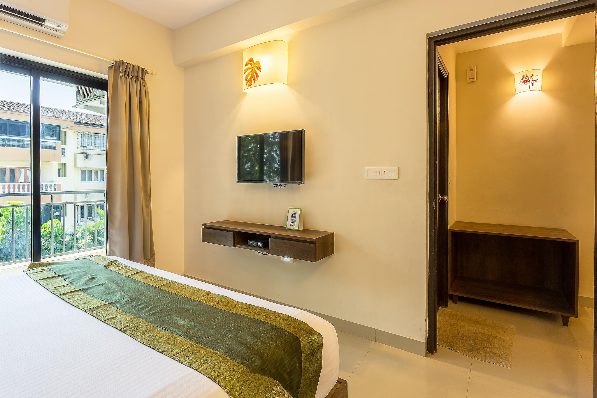 Treebo Aquamarine Arpora with POOL Deluxe Room With Balcony 22