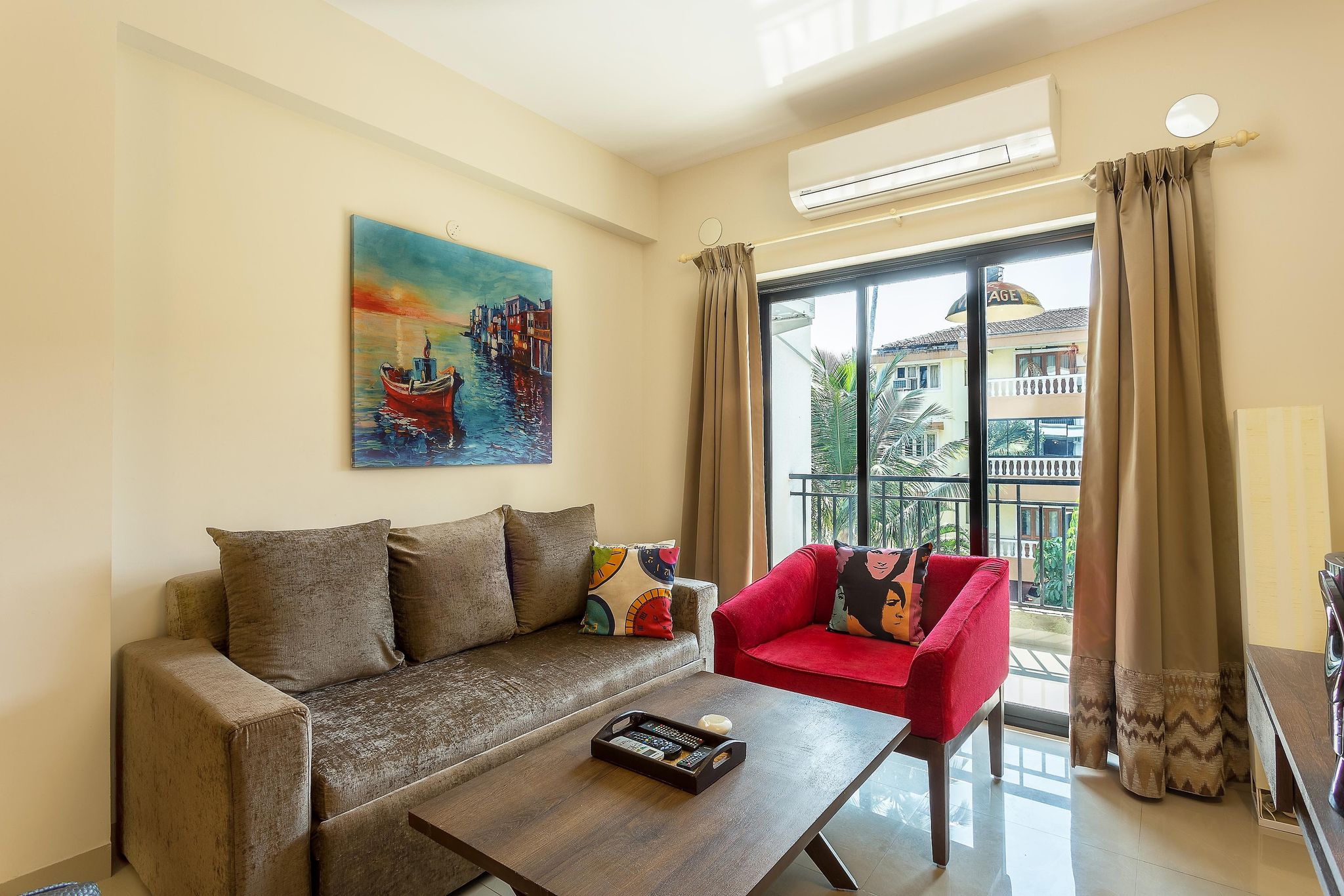 Treebo Aquamarine Arpora with POOL Deluxe Room With Balcony 27