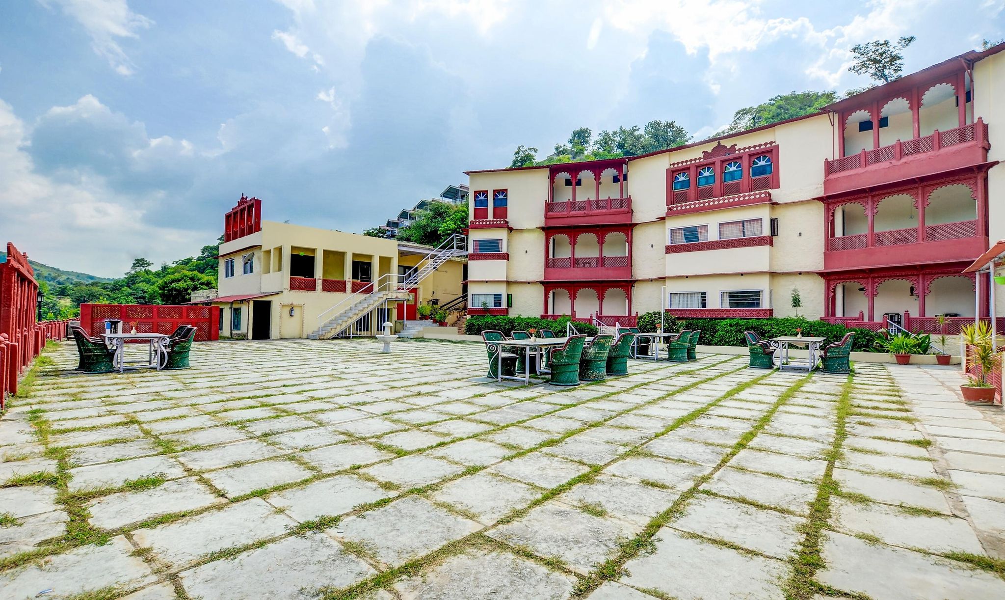 Treebo Kumbhal Castle, 2 Km From Kumbalgarh Fort