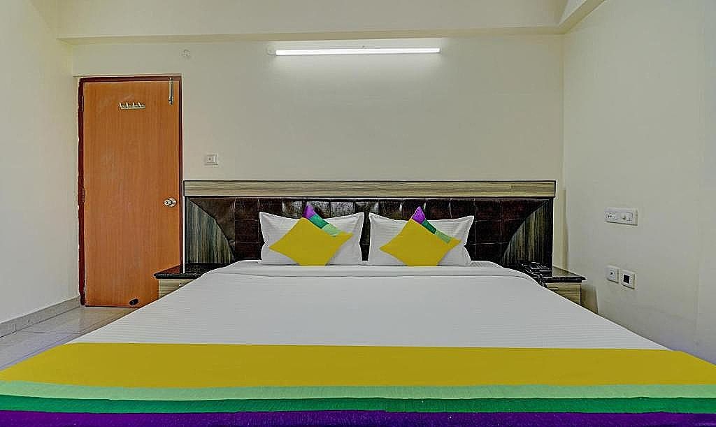 Itsy By Treebo - Eesha Elite Oak 3