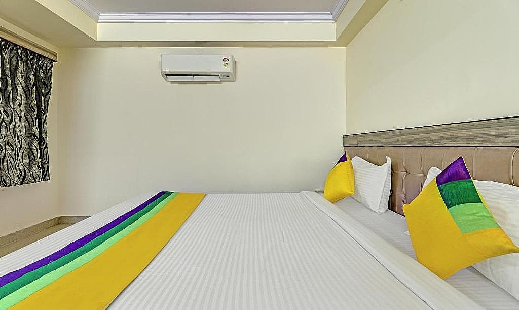 Itsy By Treebo - Eesha Elite Maple 2