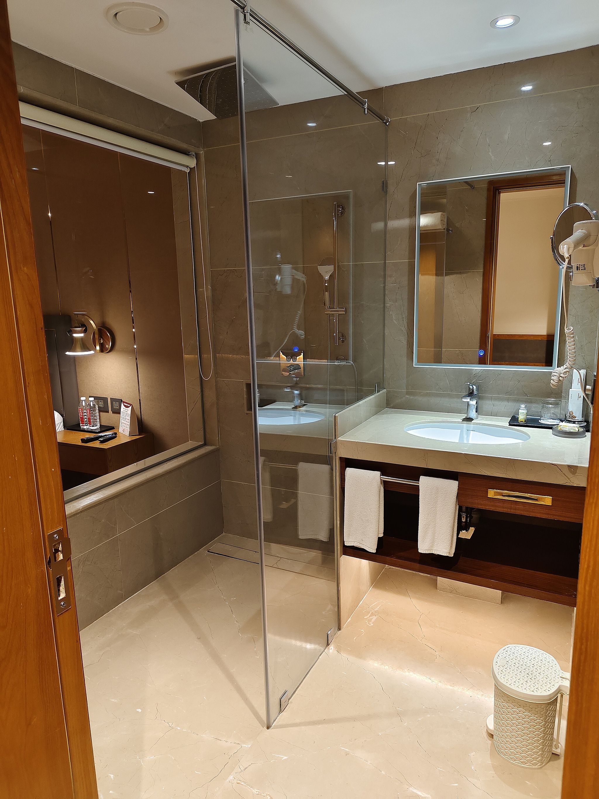 Pride Hotel Udaipur Premium Twin Room 4