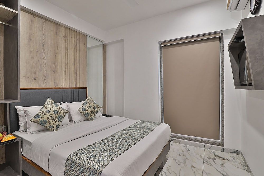 7 Orbit Hotel Deluxe Room 16