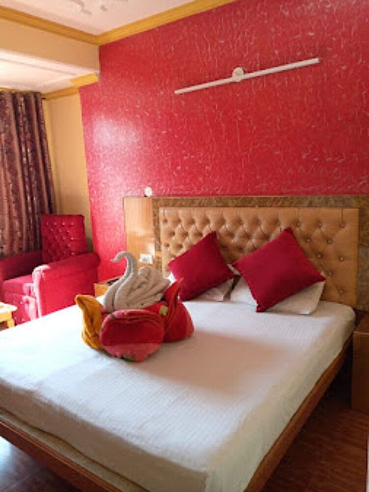 Goroomgo Hotel King Palace Shimla Deluxe Double Room 8