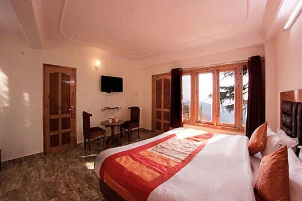 Goroomgo Kalara Regency Shimla Deluxe Double Room, Balcony, Mountain View 9