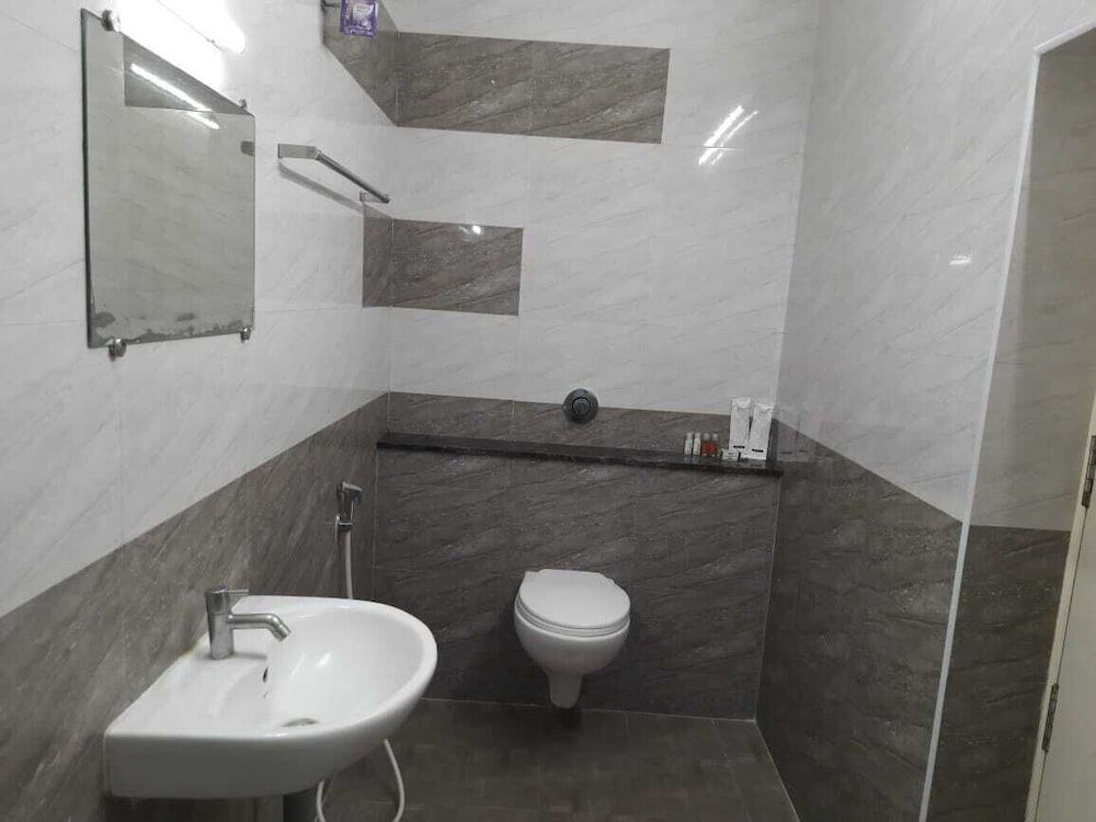 undefined LIVGRAND HOTEL SRI DHEVI Salem 8