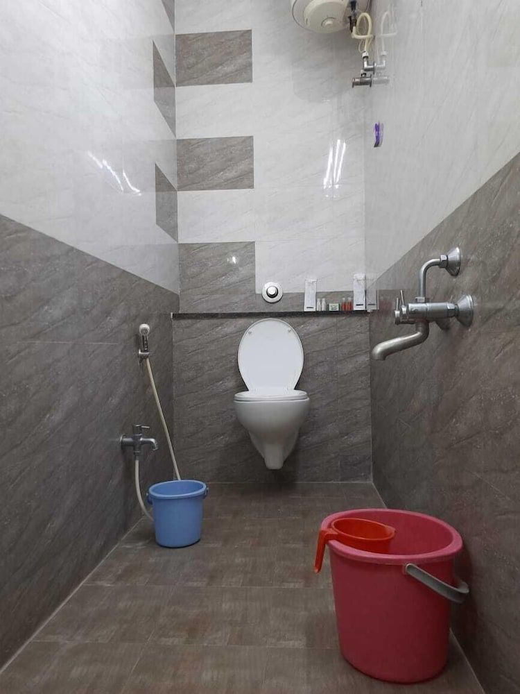 undefined LIVGRAND HOTEL SRI DHEVI Salem 10