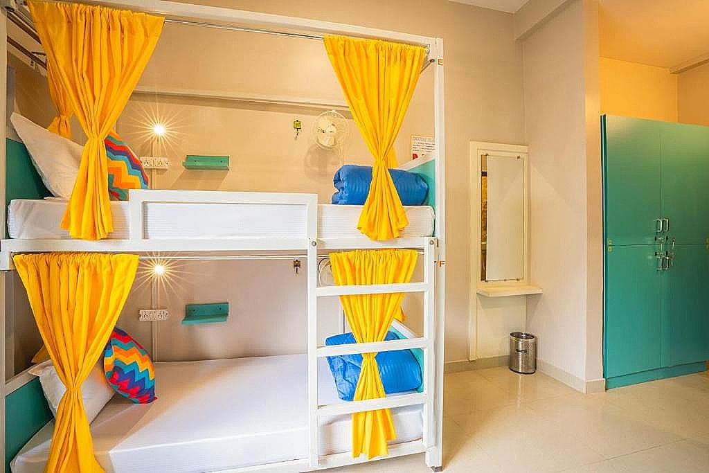 Bed in 6 Bed Female Only AC Dormitory Room with Ensuite Bathroom