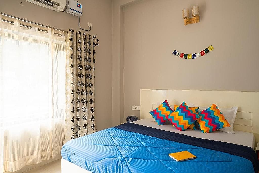 goSTOPS Rishikesh Lakshaman Jhula Deluxe Double AC Room with Ensuite Bathroorm 2