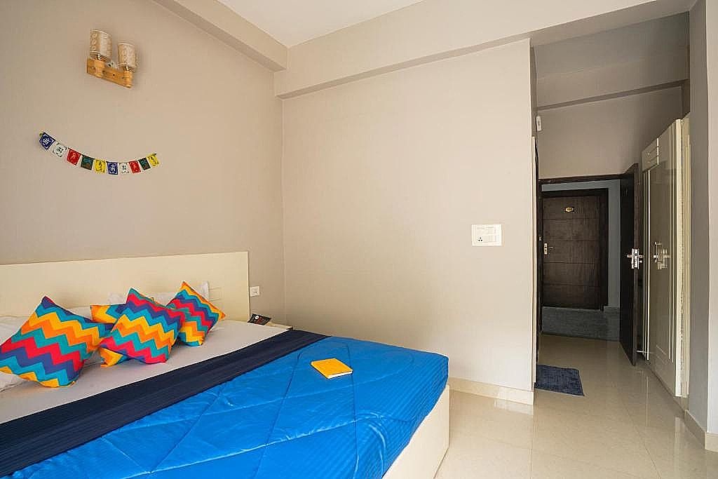 goSTOPS Rishikesh Lakshaman Jhula Deluxe Double AC Room with Ensuite Bathroorm 5