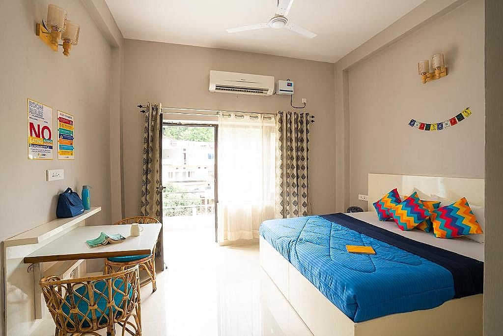 goSTOPS Rishikesh Lakshaman Jhula Deluxe Double AC Room with Ensuite Bathroorm 3