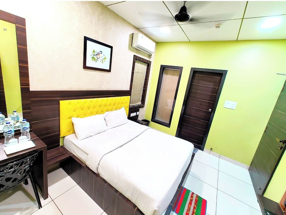 Hotel Royal Crown Puri Classic Double Room, Air conditioning 5