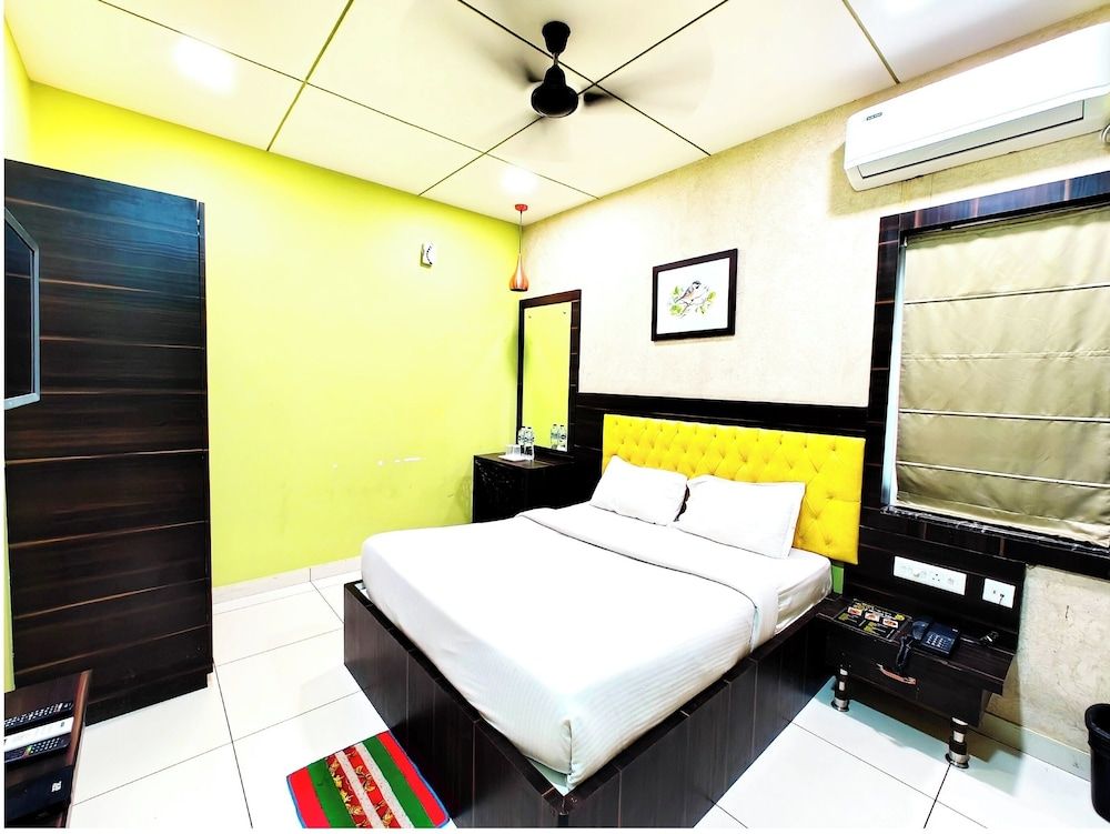 Hotel Royal Crown Puri Classic Double Room, Air conditioning 6