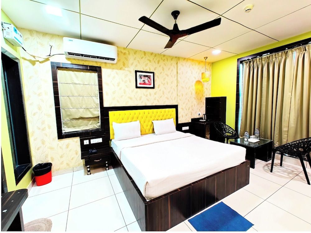 Hotel Royal Crown Puri Classic Double Room, Air conditioning 3