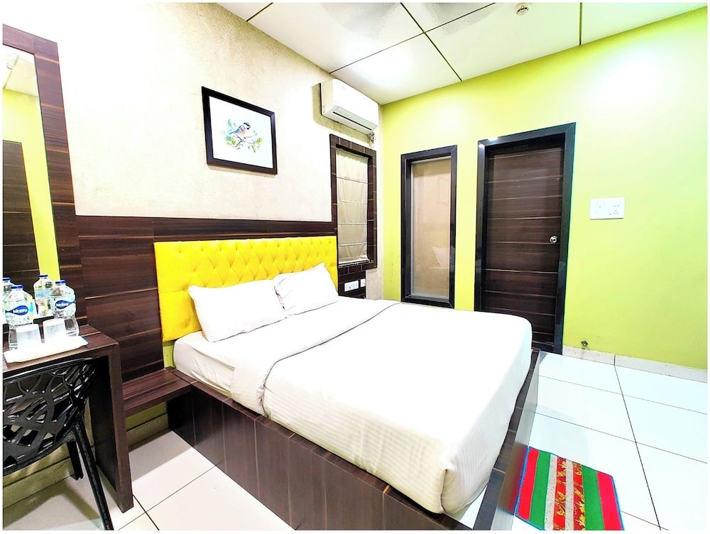 Hotel Royal Crown Puri Classic Double Room, Air conditioning 4