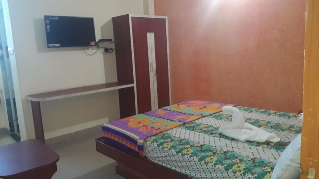 Goroomgo Shree Bhumi Puri Deluxe Double Bed Room AC 5