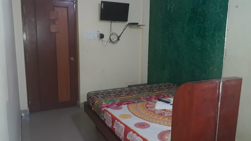 Goroomgo Shree Bhumi Puri Deluxe Double Bed Room AC 4