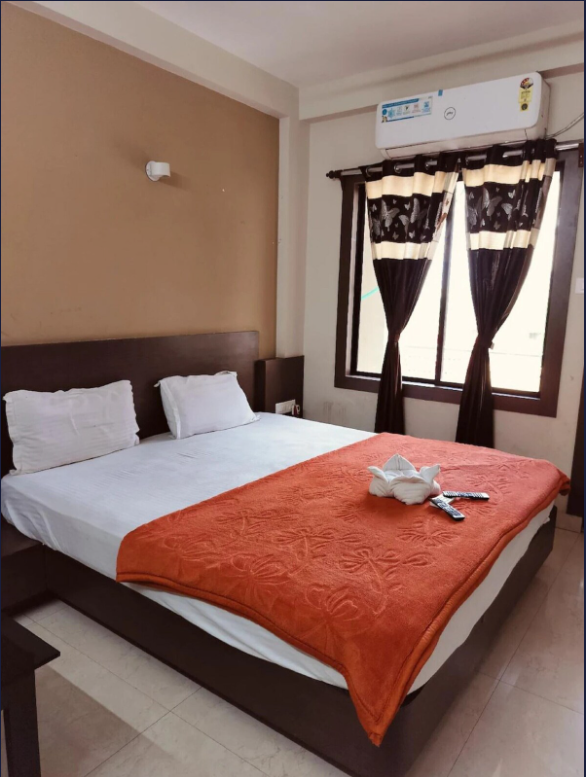 Goroomgo Hotel UK Palace Puri Deluxe Double Bed Room Non AC 7