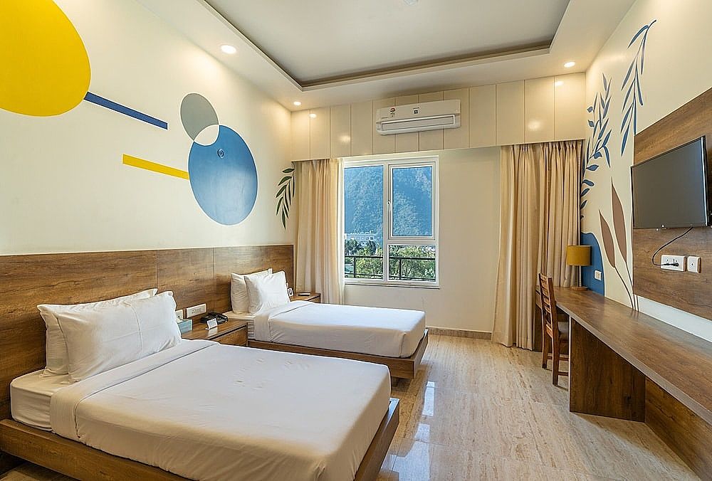Moustache Rishikesh Luxuria - Hostel Deluxe Twin Room