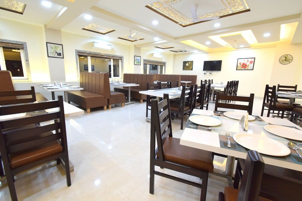 undefined The Sky Imperial- Hotel Gopal Darshan 9