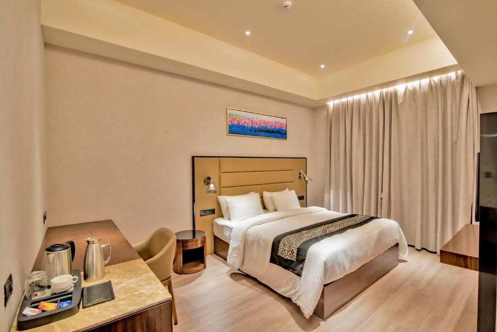 Enrise by Sayaji Nashik Deluxe Room 2