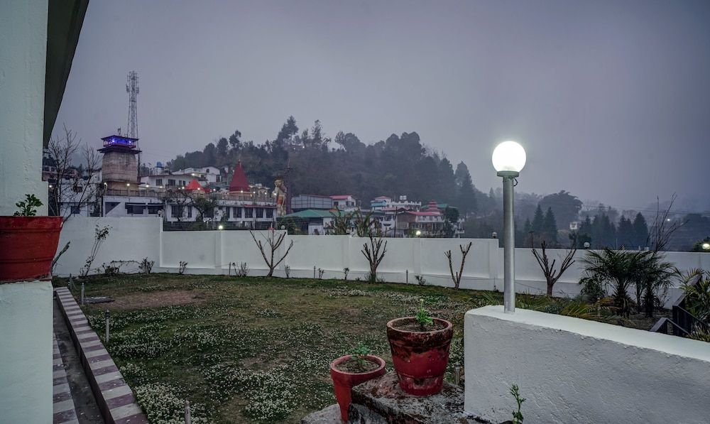 Treebo Spring Birds - 3Kms From Bhimtal Lake