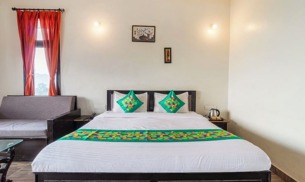 Treebo Spring Birds - Kainchi Dham Standard room with balcony 3