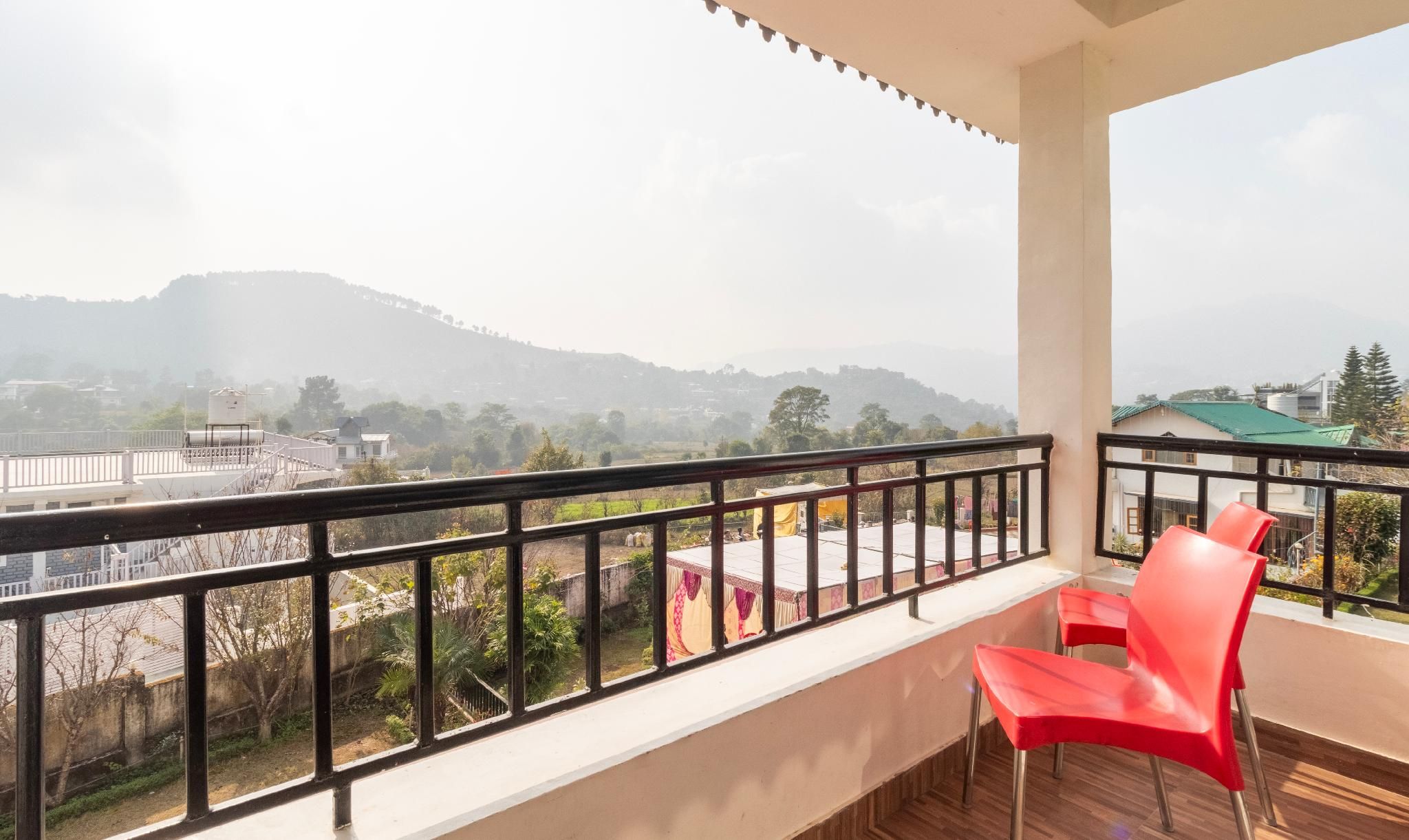 Treebo Spring Birds - 3Kms From Bhimtal Lake