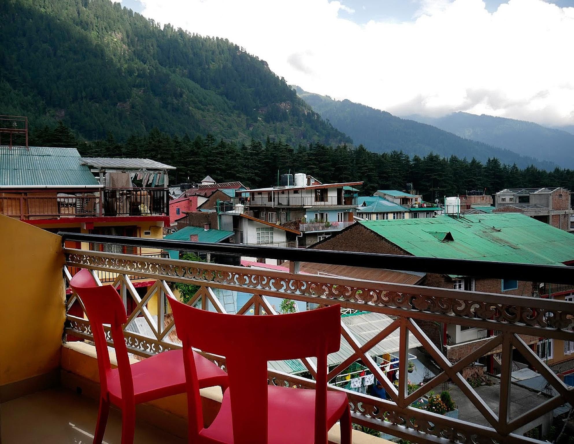 Goroomgo New Ambika Mall Road Manali