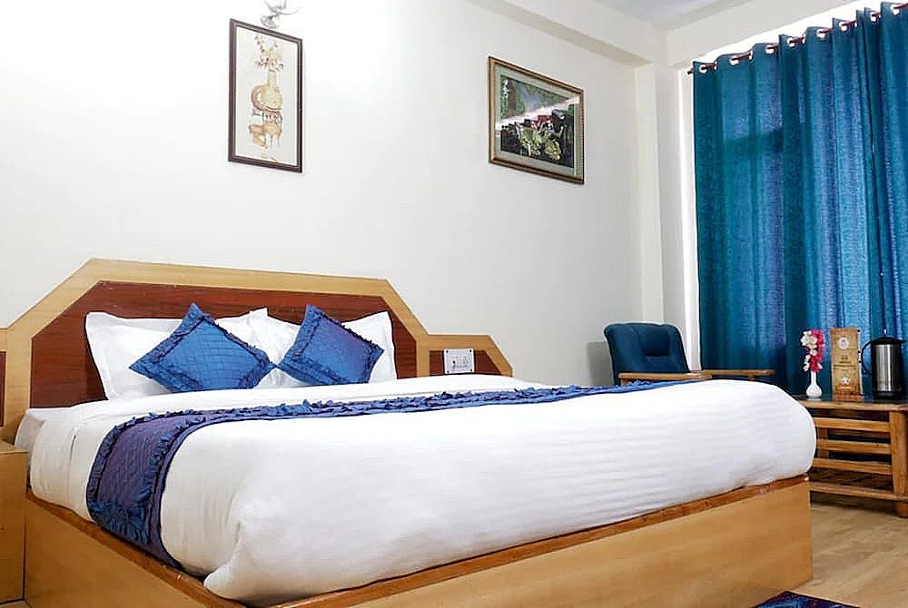 Goroomgo New Ambika Mall Road Manali
