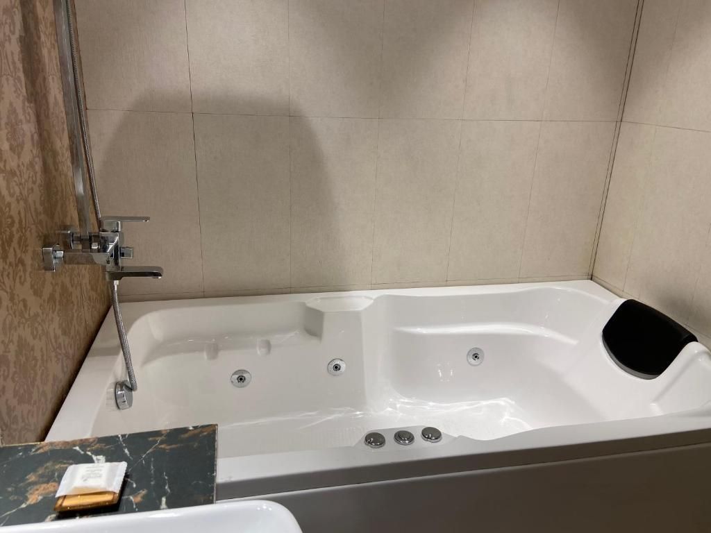 Grand Victoria The Fern Resort & Spa, Panchgani - Mahabaleshwar Hazel Suite 11