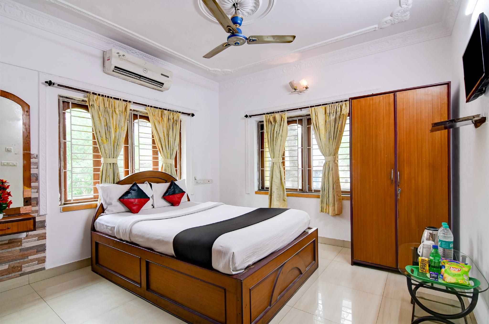 Deluxe Double Room, Multiple Beds, City View(1 King Bed and 1 Twin Futon)
