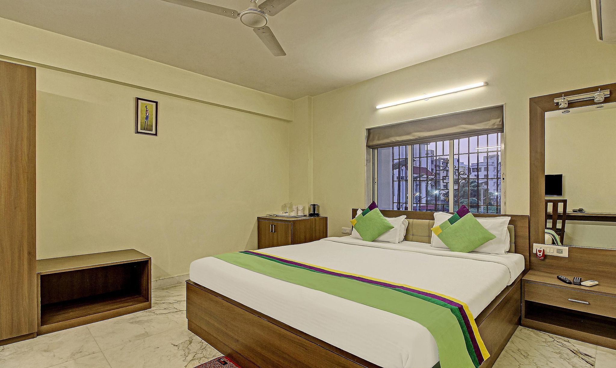 Treebo Sreemaa Newtown Standard Double Room 4
