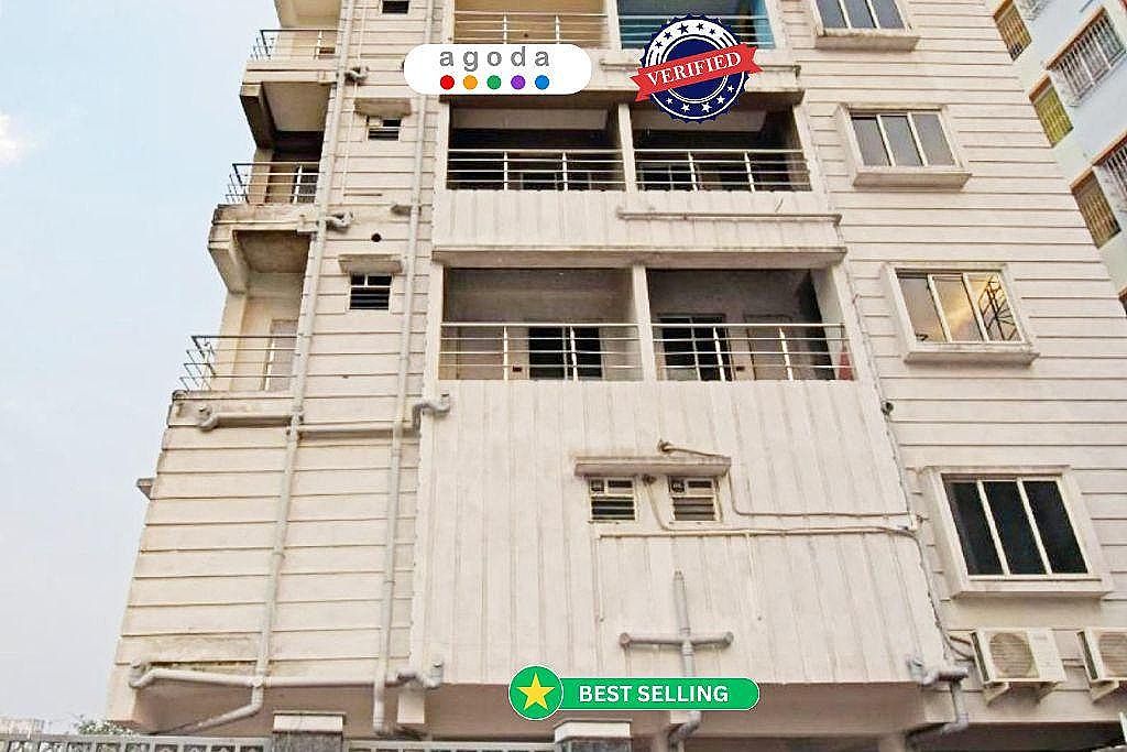 Goroomgo Royal Galaxy Newtown Kolkata Deluxe Double Room, City View 6