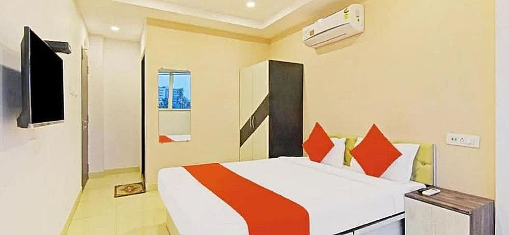 Goroomgo Royal Galaxy Newtown Kolkata Deluxe Double Room, City View 7
