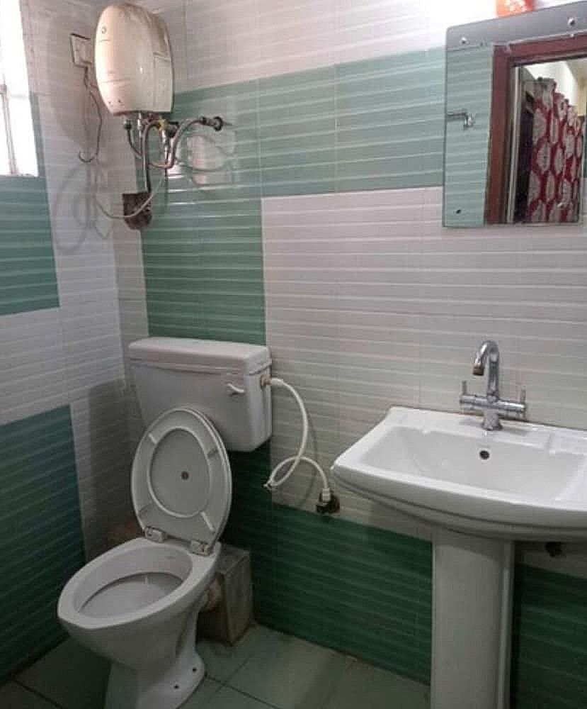 Goroomgo Royal Galaxy Newtown Kolkata Deluxe Double Room, City View 4